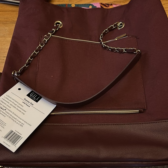 G.I.L.I. Handbags - GILI 🎉HP🎉 get it like it canvas tote bag burgundy